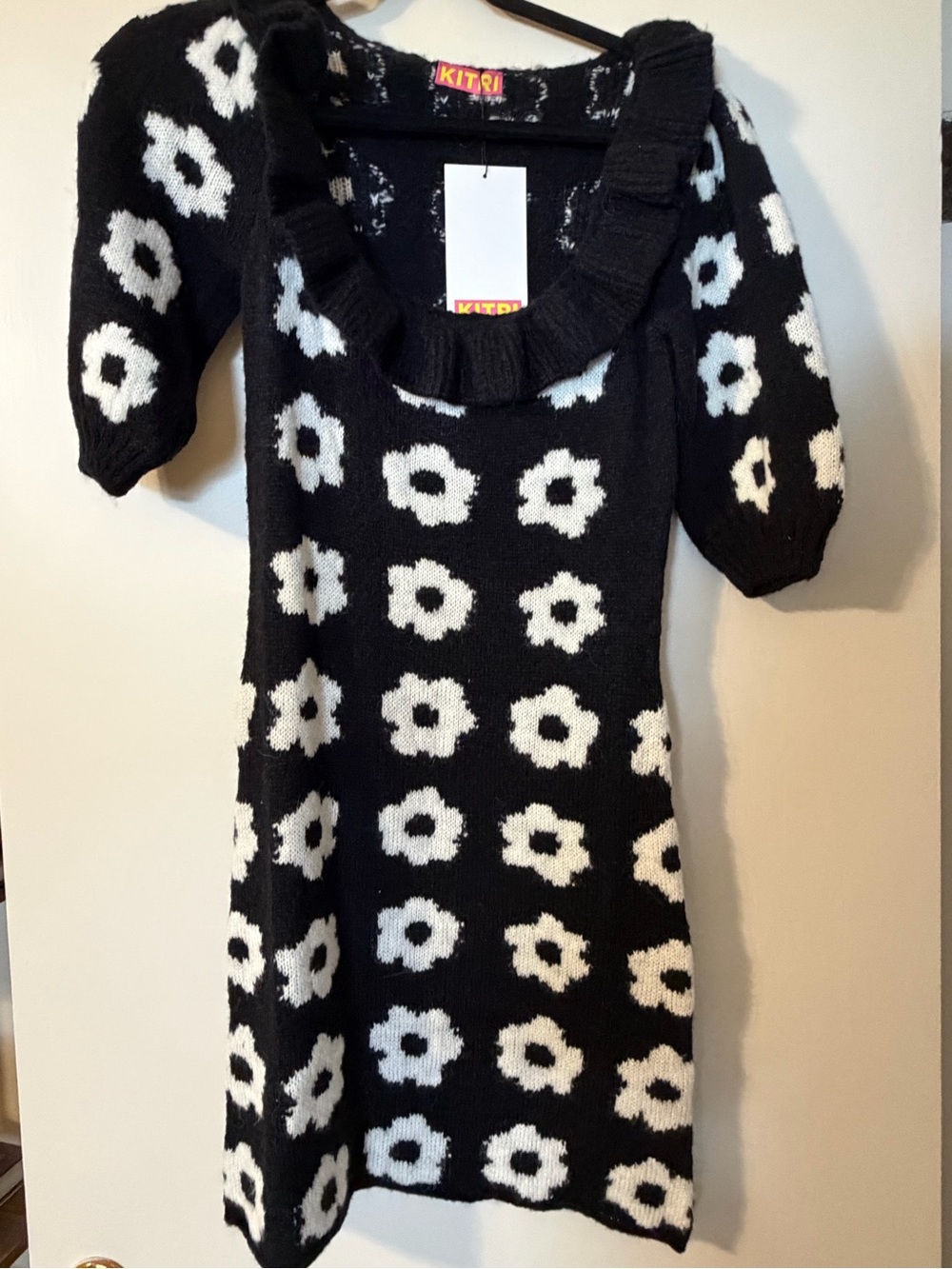 KITRI Eleni Black & White Floral Short Slv Knit Mini Dress US2